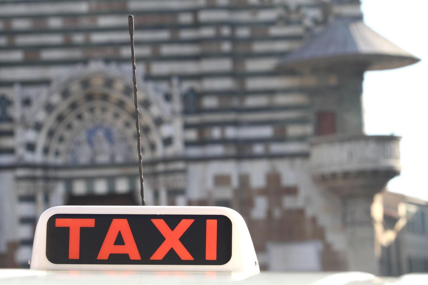 Aumentano le tariffe taxi