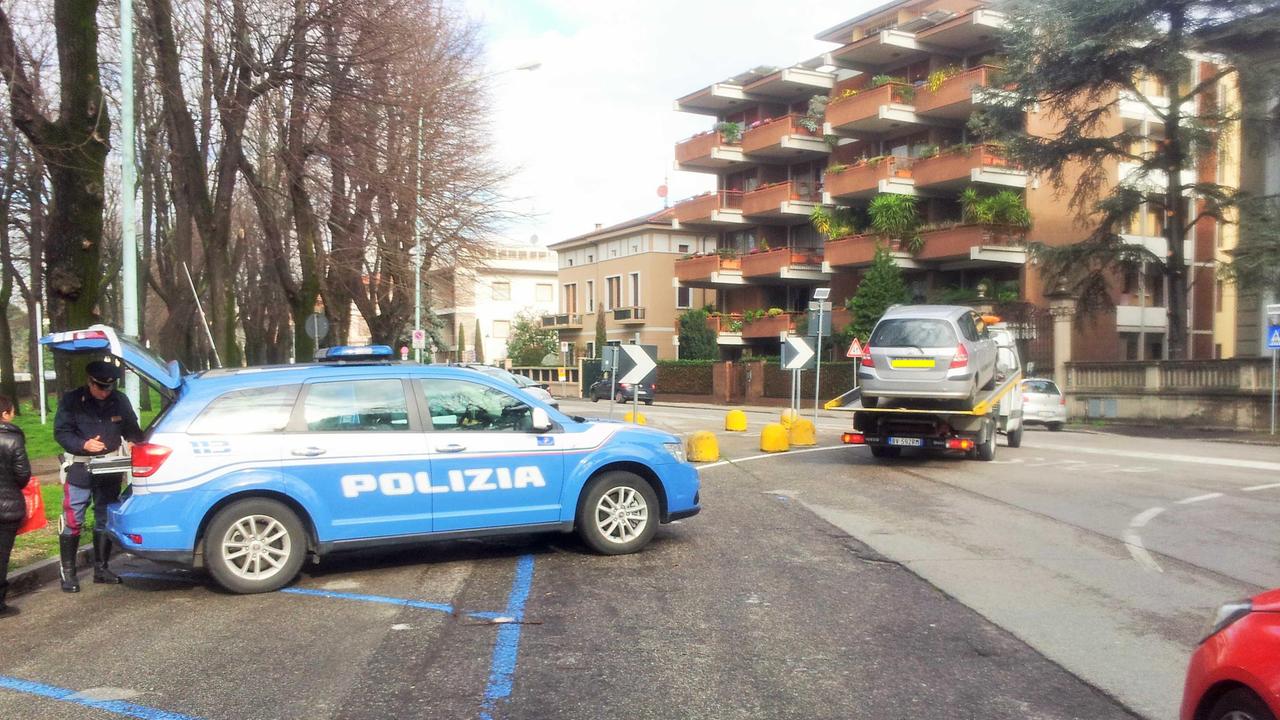 Fermati tre tassisti abusivi, sequestrati i mezzi