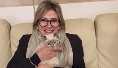 Tiziana Tenuzzo con il suo gattino