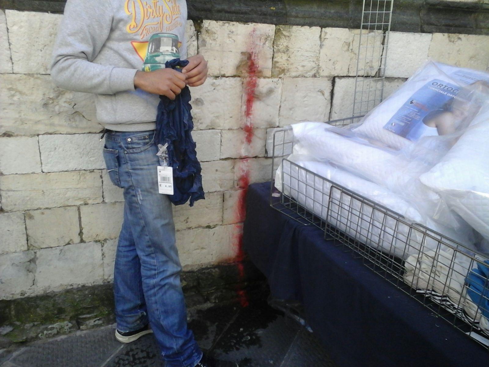San Giovanni Fuorcivitas imbrattato con la vernice rossa 