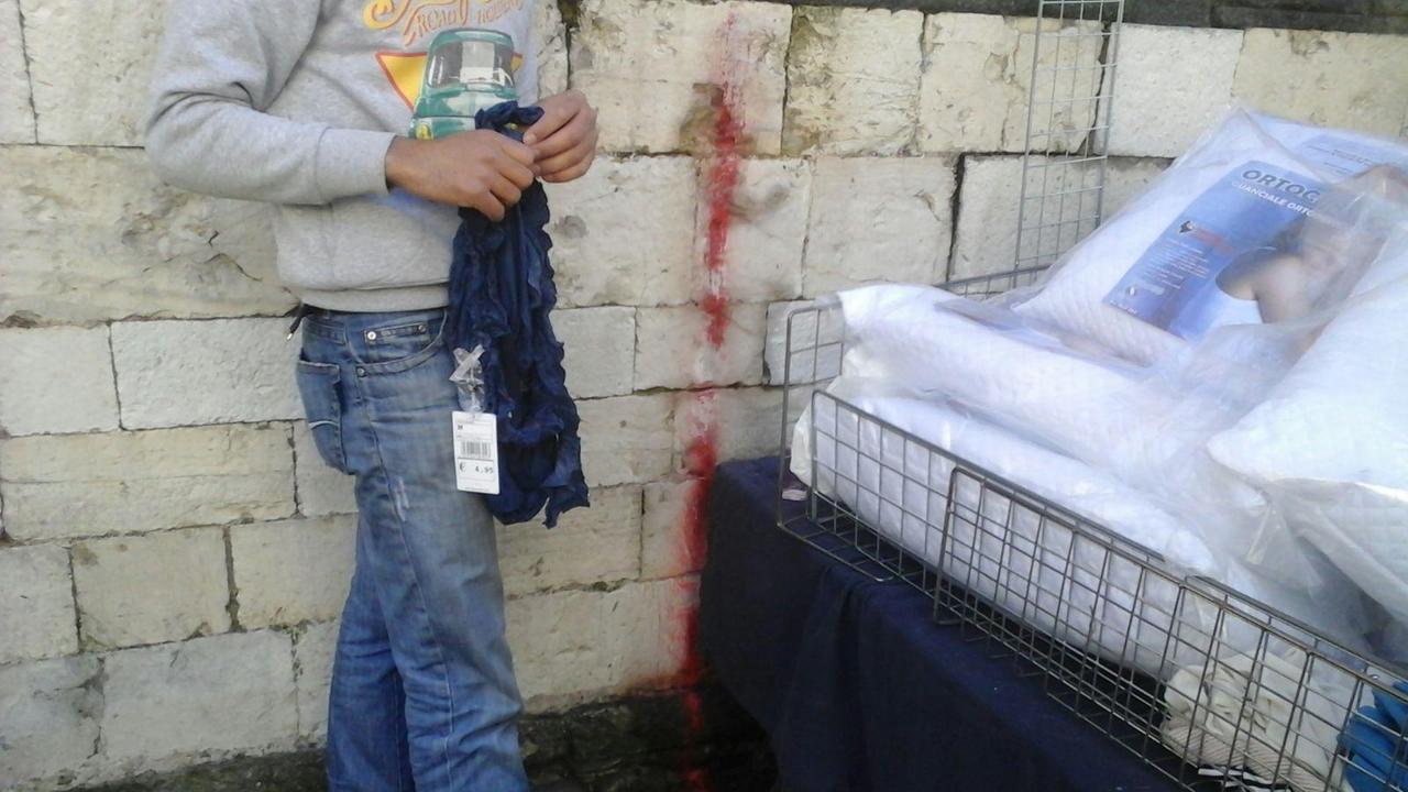 San Giovanni Fuorcivitas imbrattato con la vernice rossa