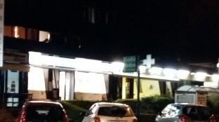 Armato di trincetto rapina la farmacia Lloyds di via Ferrucci