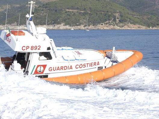 Lavavano barca a Pareti sanzionati in due