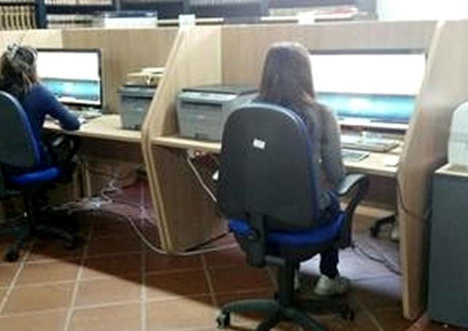 Un laboratorio informatico nella biblioteca comunale 