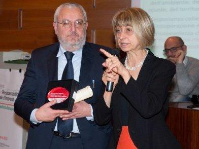 Da carta e plastica soldi per le scuole 