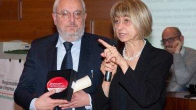 Da carta e plastica soldi per le scuole