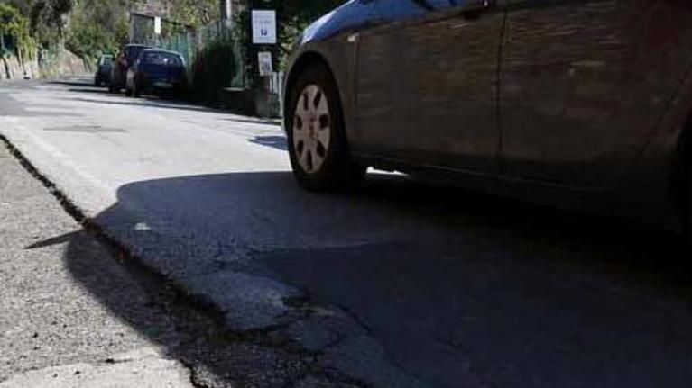 Lungo via Bergiola: tredici chilometri di buche e frane
