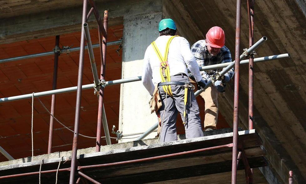È scattata la rimozione dei ponteggi