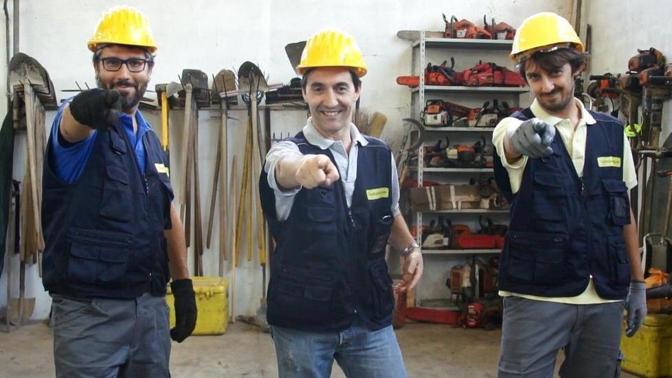 Scambiamoci, pagando, gli attrezzi da lavoro
