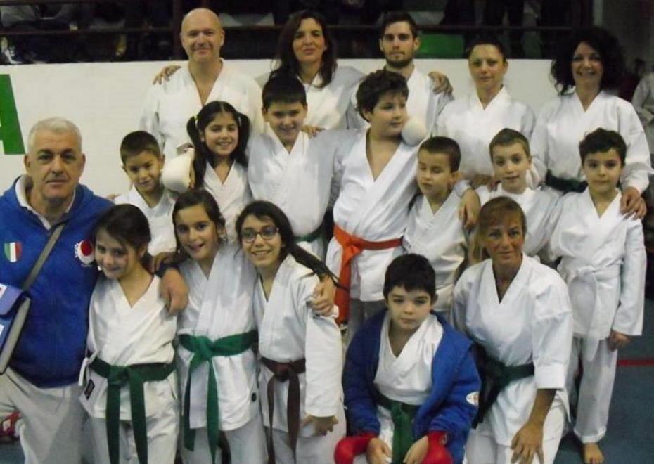 Pioggia di medaglie per i karateka della palestra Shotokan Viareggio