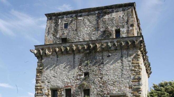La Torre Matilde si colora magicamente con una performance di video mapping