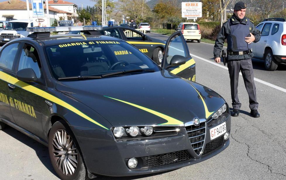 Milioni di euro finivano nei conti all’estero 