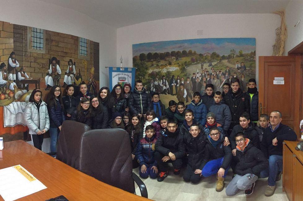 Studenti delle medie in visita agli uffici del municipio