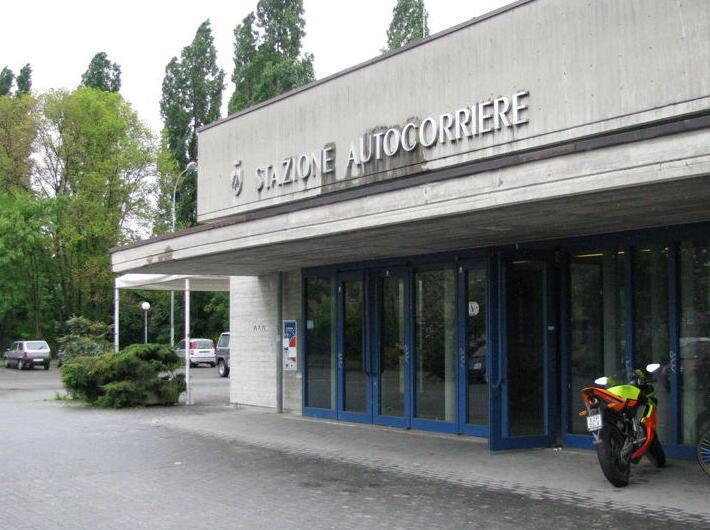 Lo picchiano per rubargli soldi e cellulare 