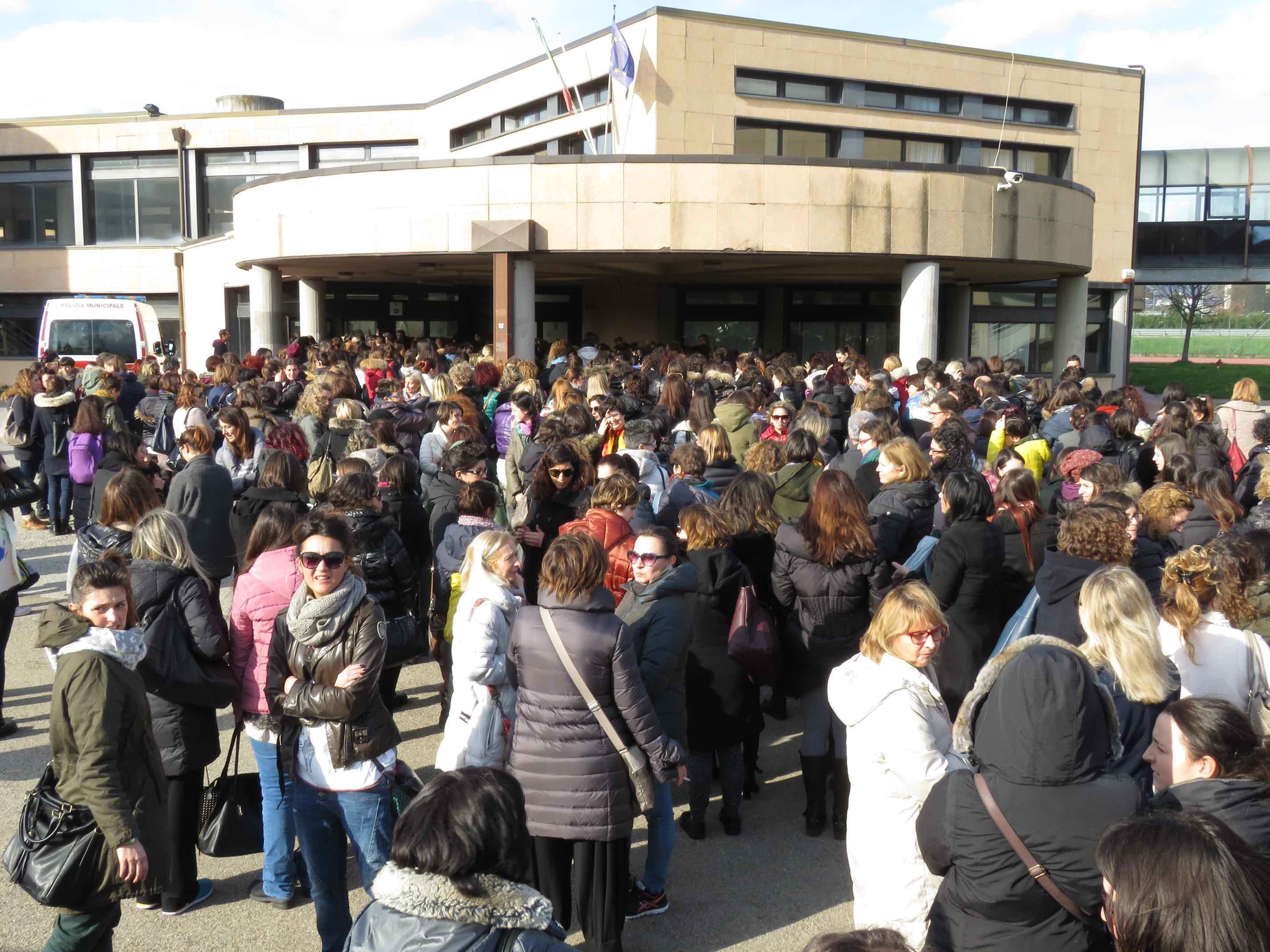 I partecipanti alla prova scritta del concorso per istruttori educativi