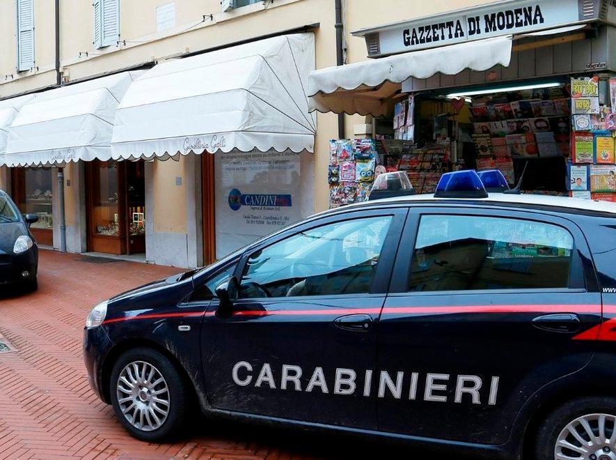 Gioielliere disabile picchiato e rapinato a Vignola