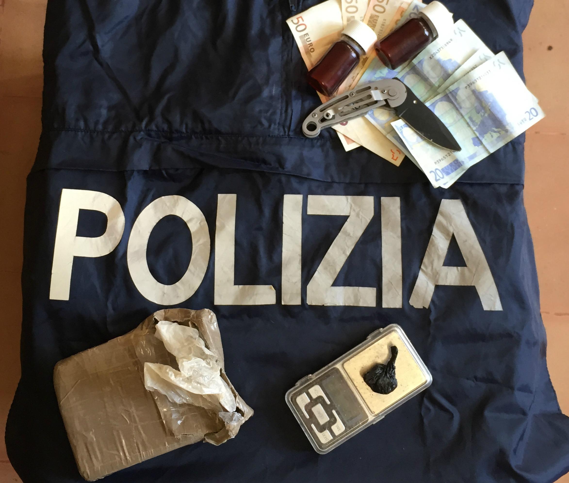 Reggio Emilia, i poliziotti si travestono da podisti e arrestano lo spacciatore di parco Ottavi
