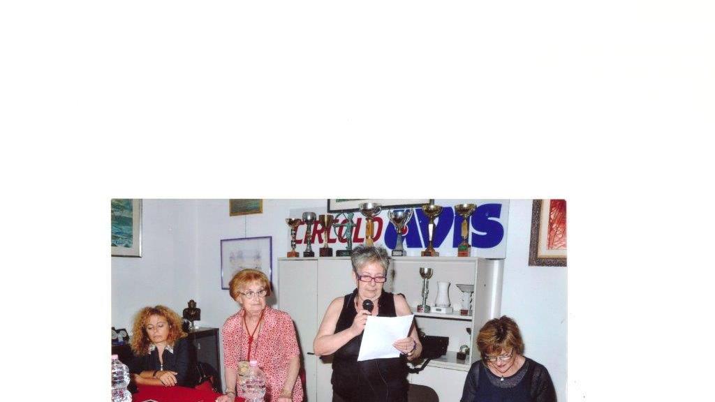 LaLa maestra Maria Luisa Pacifici, seconda da sinistra, durante una premiazione