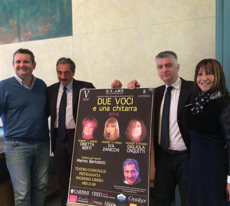 Gli organizzatori di "Due voci e una chitarra"