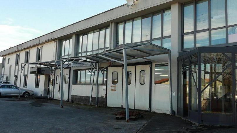 La banda delle pelli colpisce la Dallas Il furto è da oltre centomila euro