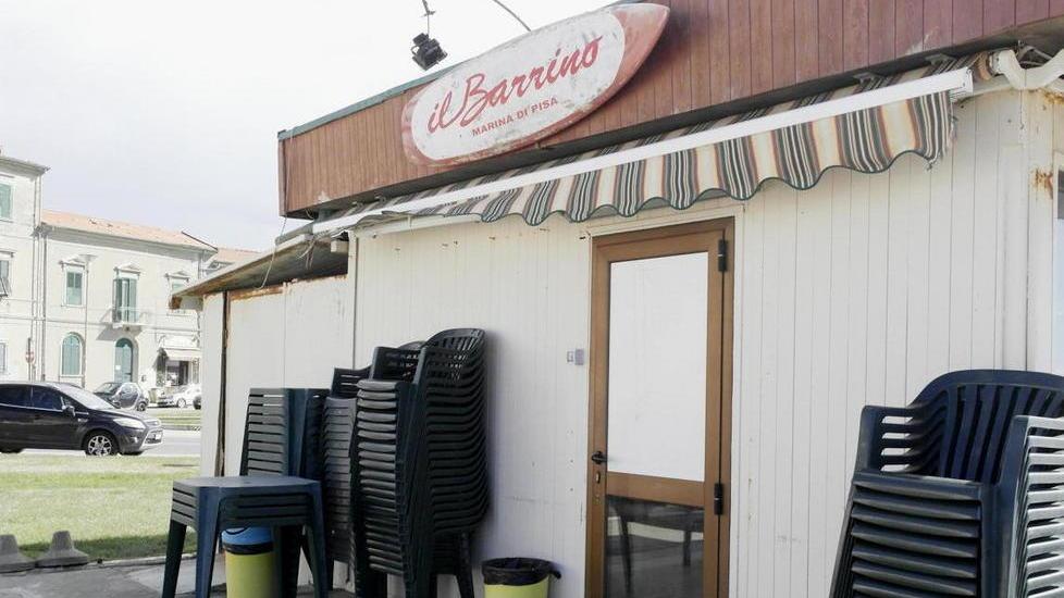 Cercano di scassinare le slot machine del “Barrino”