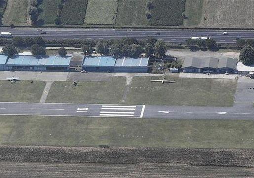 Parà travolti dalla raffica di vento Uno di loro finisce in autostrada 