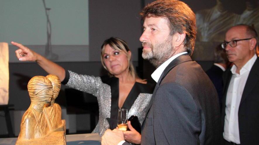 La Bcc Versilia ha acquistato una scultura di Ciulla