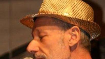 «Continua a suonare la tua chitarra»