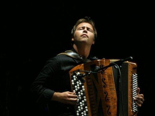 Atmosfere dal mondo con sax e fisarmonica stasera per Blue Noise