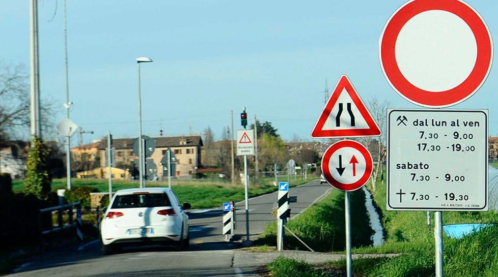 Pilomat danneggiato: la strada resta chiusa fino a lunedì