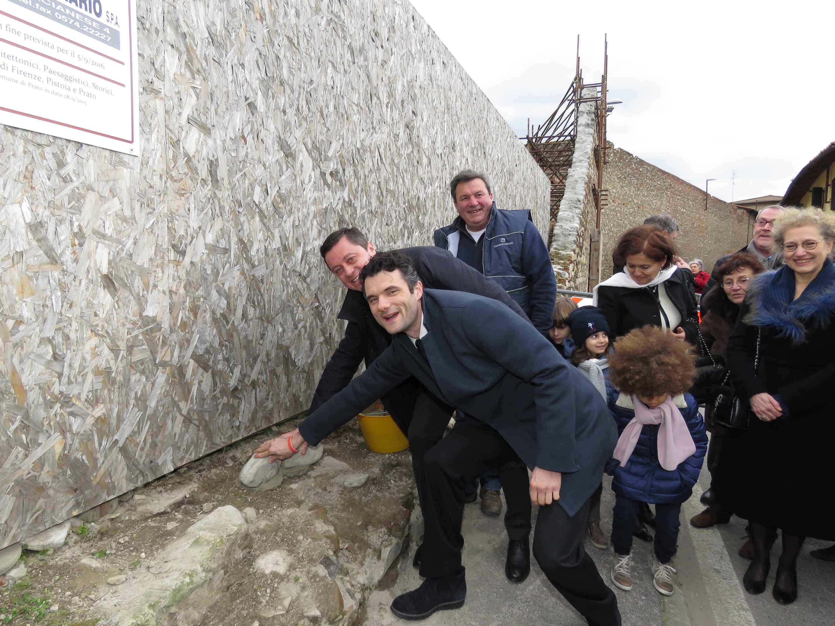 La posa della prima pietra delle nuove mura di San Niccolò