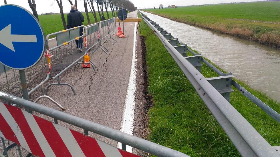 Frane per la pioggia, chiusa via Canal Bianco