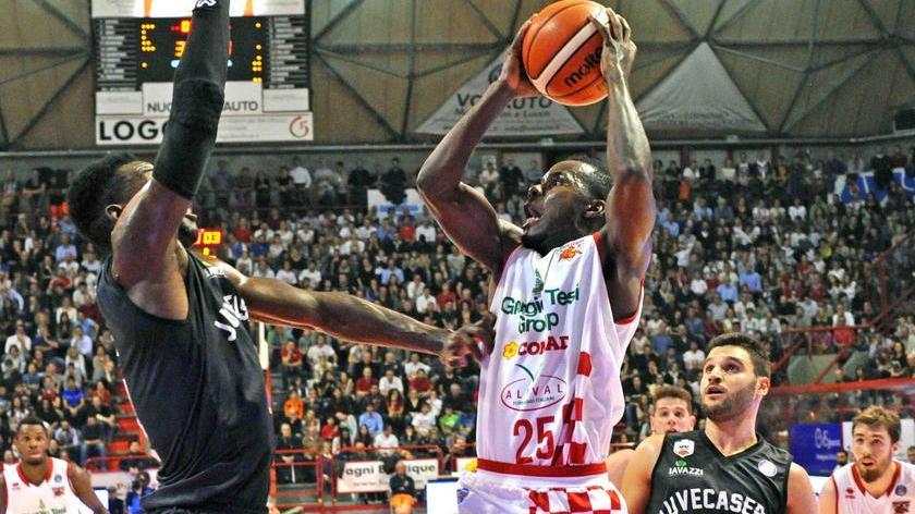 Moore a canestro in un match proprio contro Caserta
