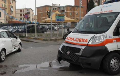 Incidente con l’ambulanza: 3 feriti 