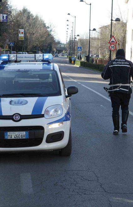 Tampona e fugge: incastrato da un testimone 