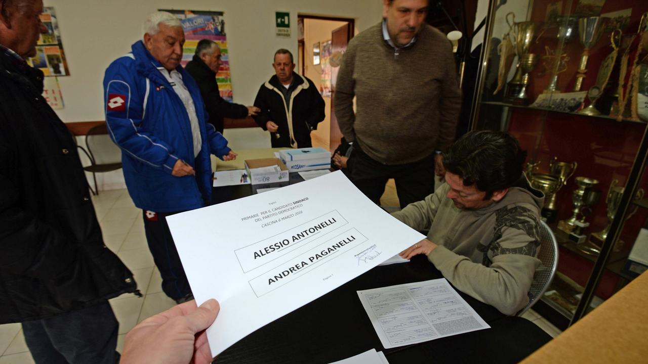 Uno dei seggi aperti per votare alle Primarie del Pd per le amministrative 2016 a Cascina