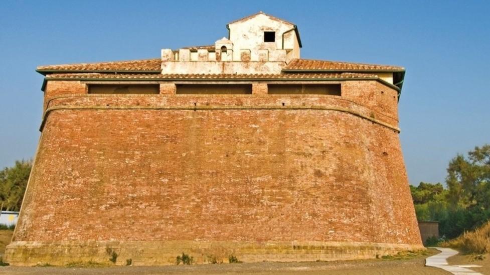 Una veduta del Forte di Marina di Castagneto