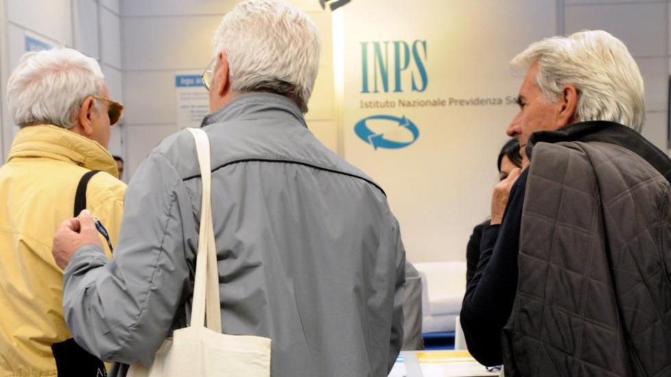 Sarà l'Inps a pagare tramite voucher le badanti (foto d'archivio)