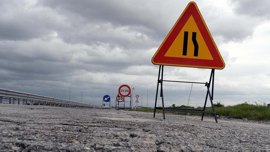 Chiusa per buche la strada costata 9 milioni di euro
