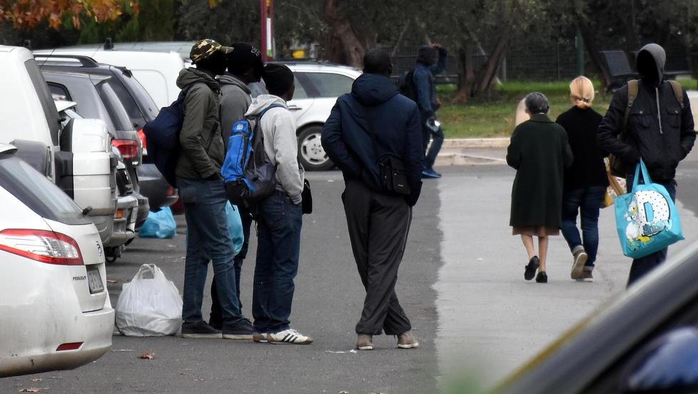 Firme contro i parcheggiatori fuori legge 