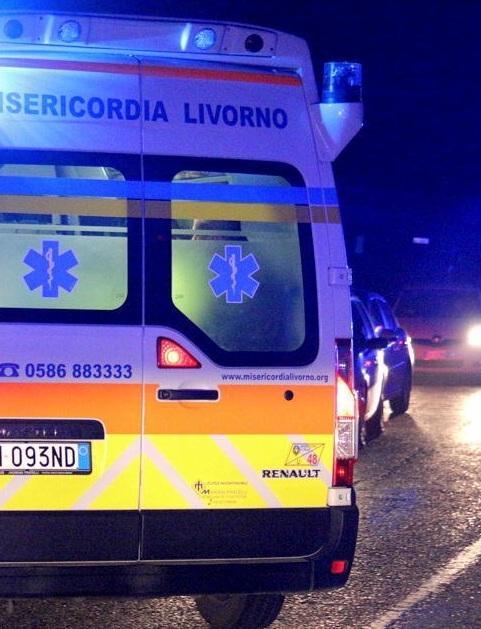 Barriera Roma, scooter contro auto Doppia frattura