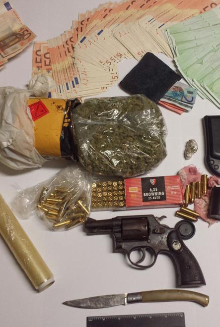 Droga, armi e oggetti da scasso: in cella un sessantenne