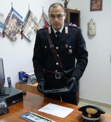 A spasso con una baionetta: denunciato dai carabinieri