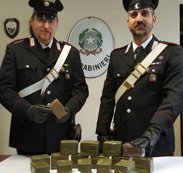 Avevano 150mila euro di droga, presi 
