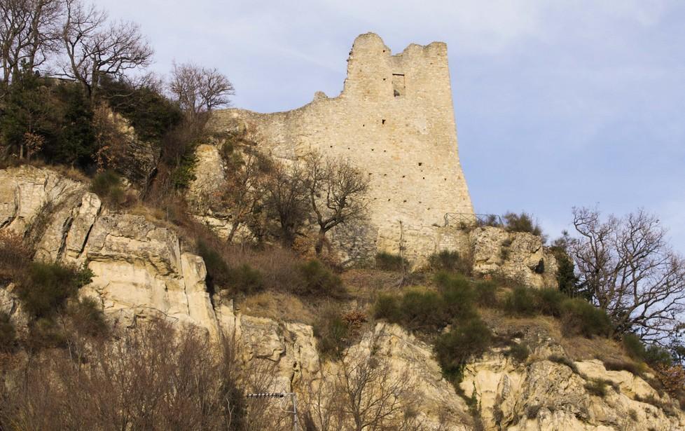 I droni “studiano” il castello di Canossa 