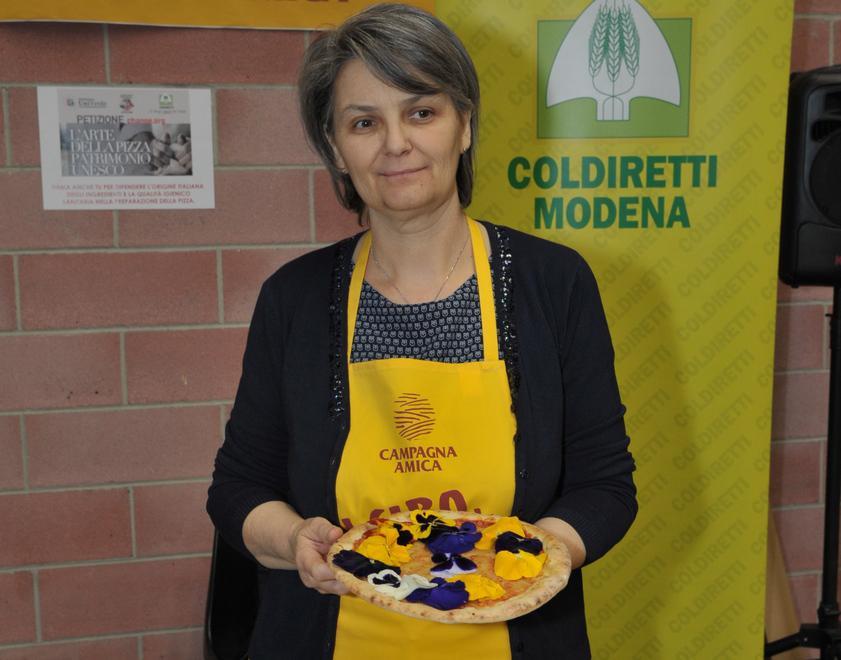 Inventa la pizza “petalosa” per promuovere l’Italia 