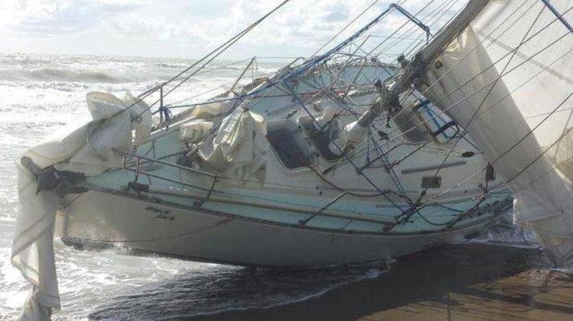 La barca naufragata