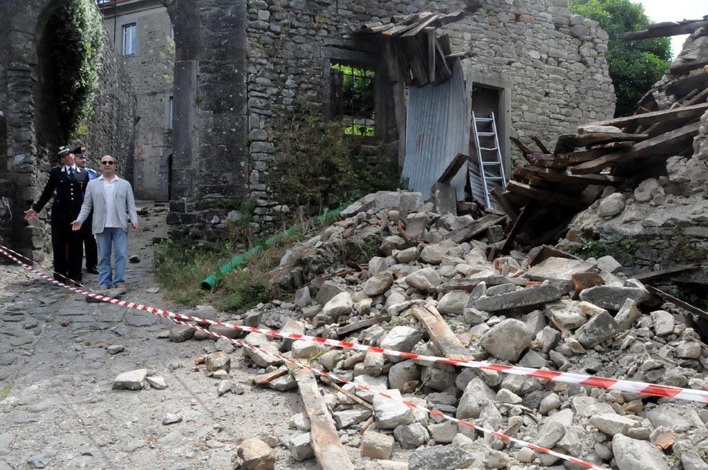 I danni causati dal terremoto di Casola  nel 2013
