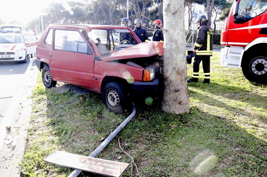 L'incidente in via di Levante (Marzi/Pentafoto)