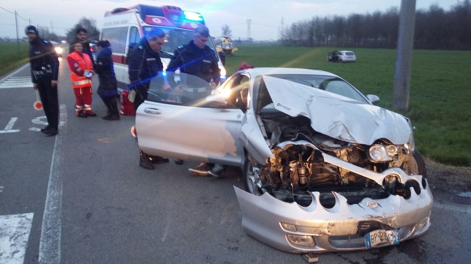 Reggio Emilia, schianto a Corticella: frontale fra due auto 
